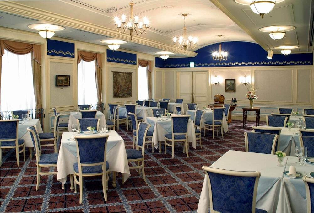 フランス料理 エスカーレ 内装