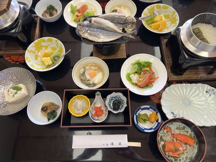 お出汁、しみしみ。
伊豆らしさ満点の朝食 / 2