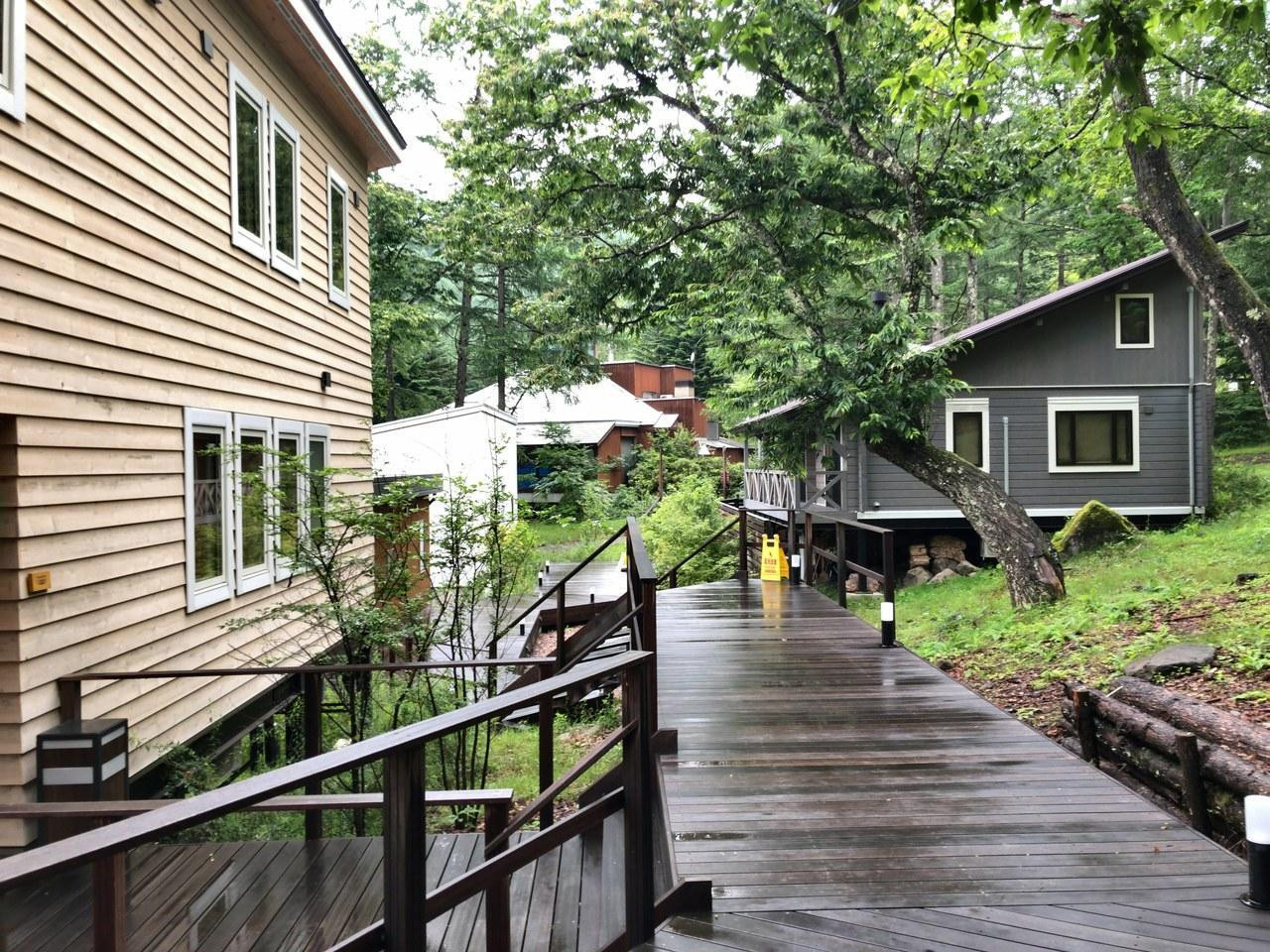 高原のモダンなログハウスで、安らぎのひと時を過ごす4237688