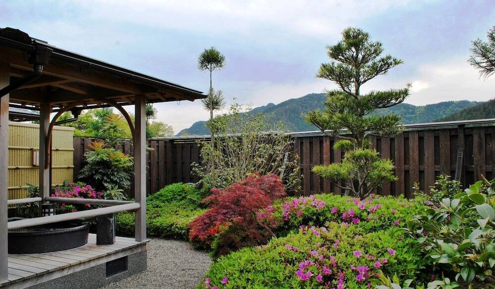 楓の間 客室露天風呂 / 1