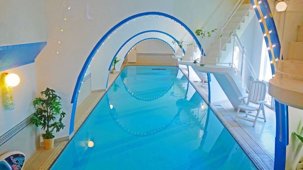 屋内 / 屋外プール