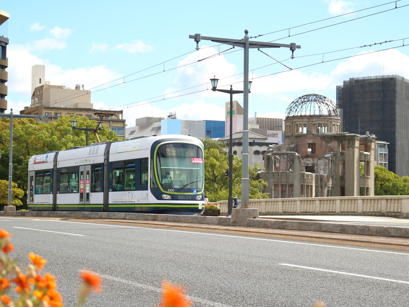 広島市を走る広島電鉄、路面電車
