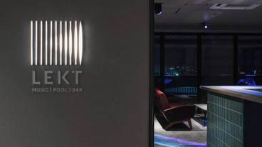 プールサイドバー / 25