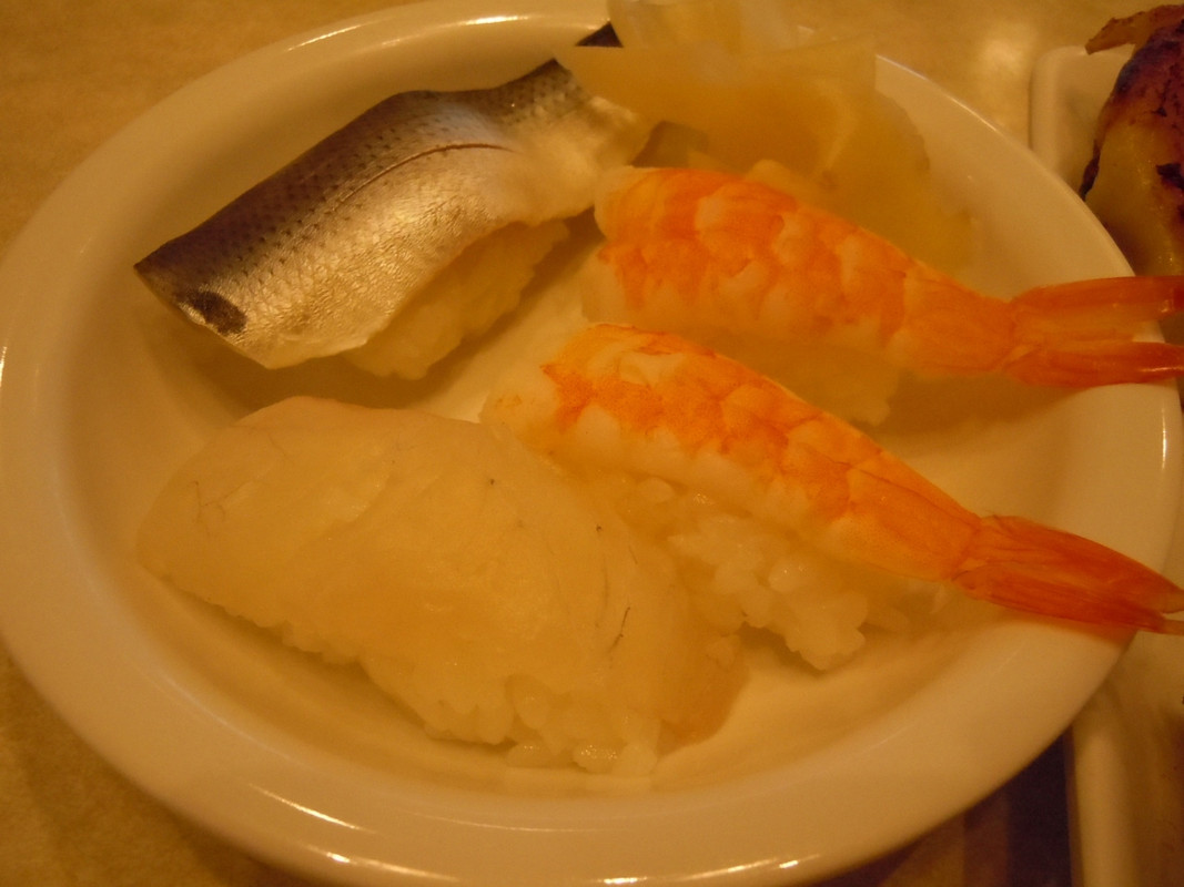 夕食　寿司も食べ放題