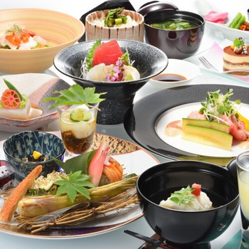 ラグジュアリーな客室に、天然温泉の露天風呂付き4251478