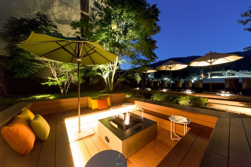 川辺の足湯や水着で入れる大浴場♪思い出に残るおしゃれ空間3930389