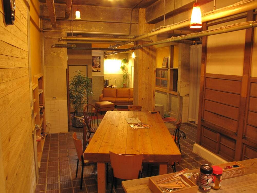 客室内のダイニングエリア