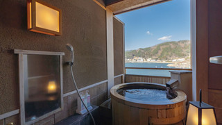 露天風呂付客室（檜の露天風呂付）