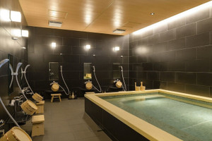 湯舟に浸かって観光の疲れを癒して