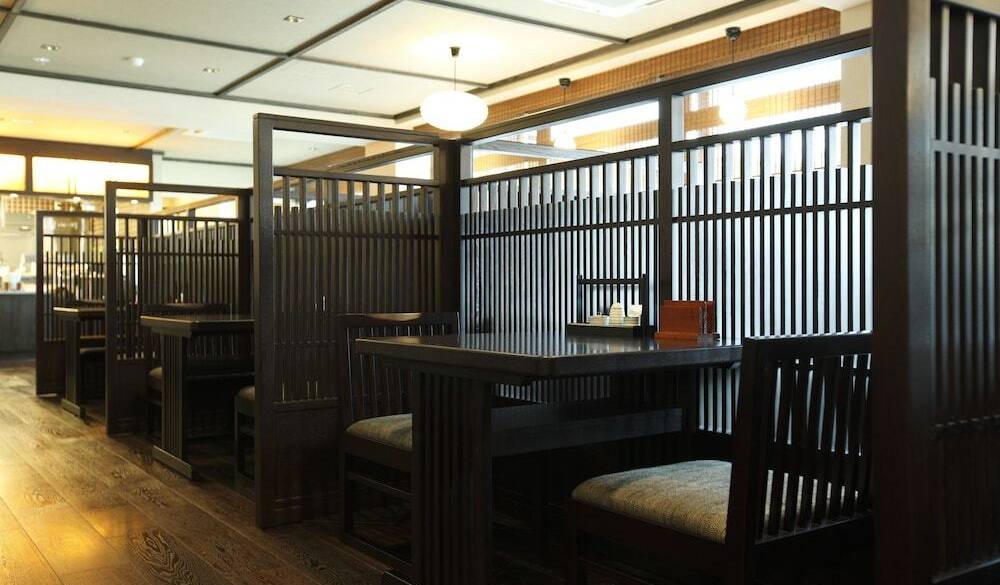 お楽しみの夕食は
ハーフバイキング / 4