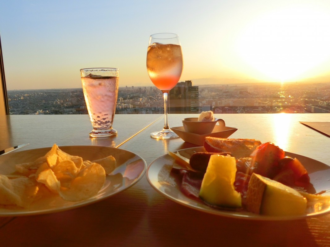 ラウンジのカクテルタイム