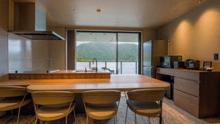 [D] 2クイーンベッド + 小上り / ペット不可 6名定員 禁煙