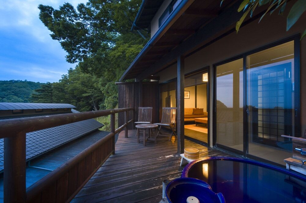 高台の広大な敷地！全8棟の古民家風離れの宿3407402