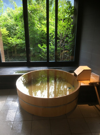 100帖の畳風呂が名物の老舗温泉旅館3983328