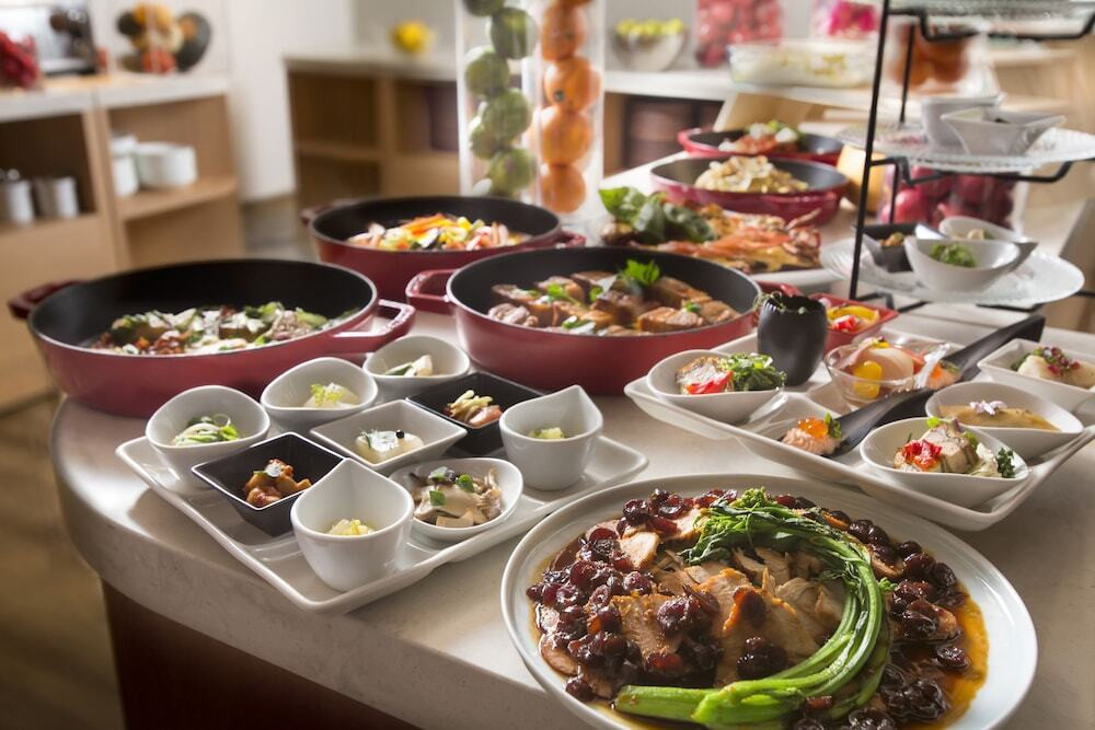 地産地消にこだわったビュッフェと、畳敷きの展望風呂が自慢!4375366