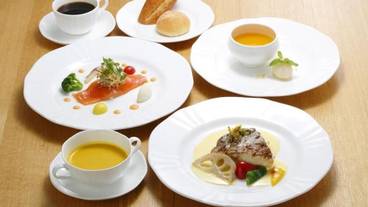 食事・飲み物 / 3