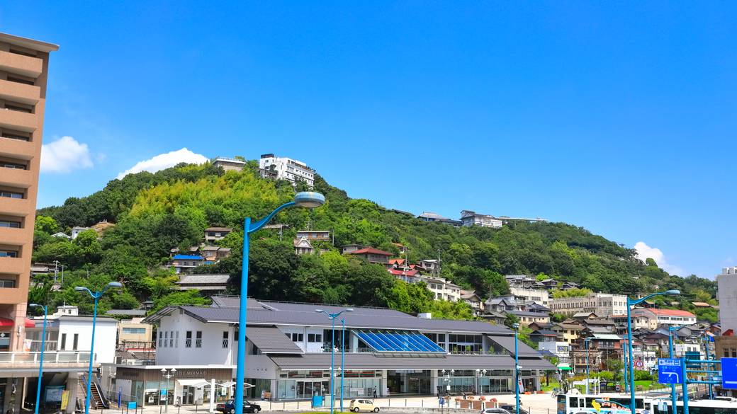 尾道駅と千光寺山 / 2