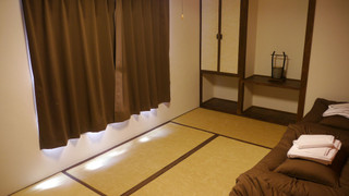 和室 (バスルーム共用)