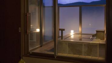 本館 温泉風呂付プレミアルーム 客室風呂の一例(1) / 3