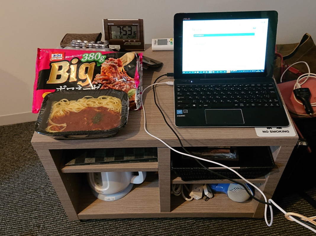 欠点、デスクがないというのがかなり不便なところ。