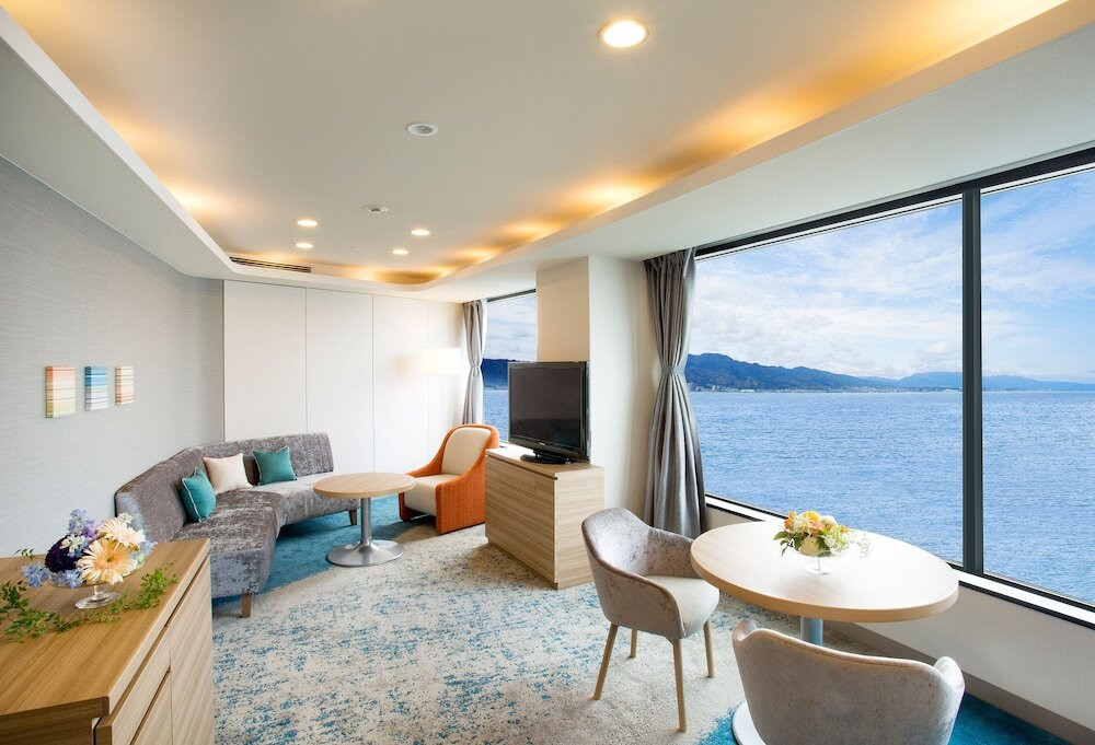 【賤ヶ岳山頂展望台より琵琶湖】 滋賀県長浜市木之本町飯浦