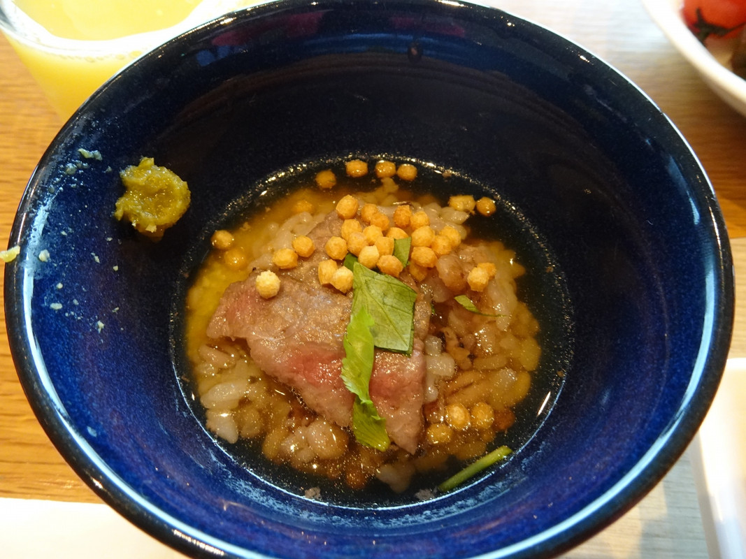 朝食　ローストビーフめし　GOCOCUで朝食