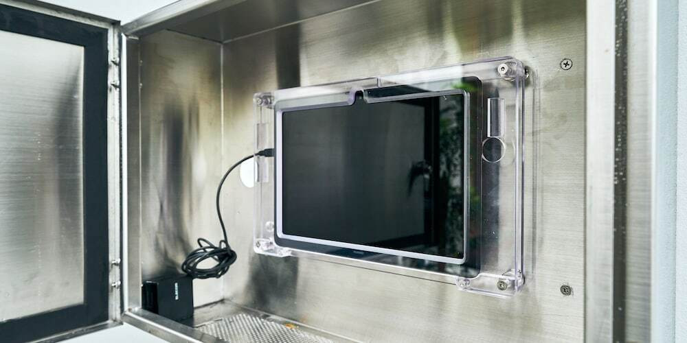 チェックイン / チェックアウト キオスク