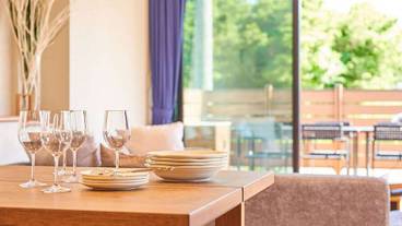 客室内のダイニングエリア / 14