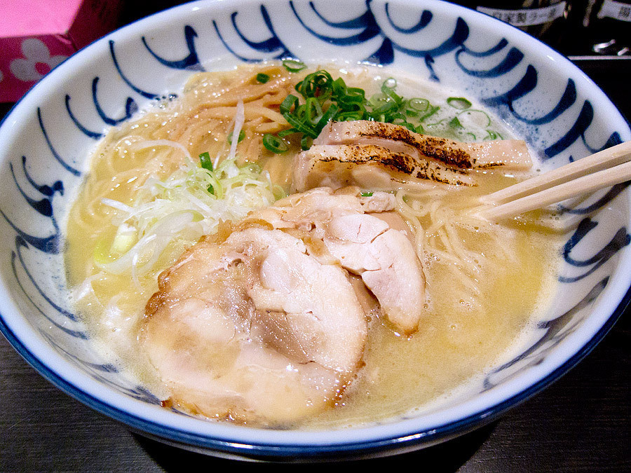 「鶏そば 三歩一」料理 980411 濃厚鶏そば、750円。