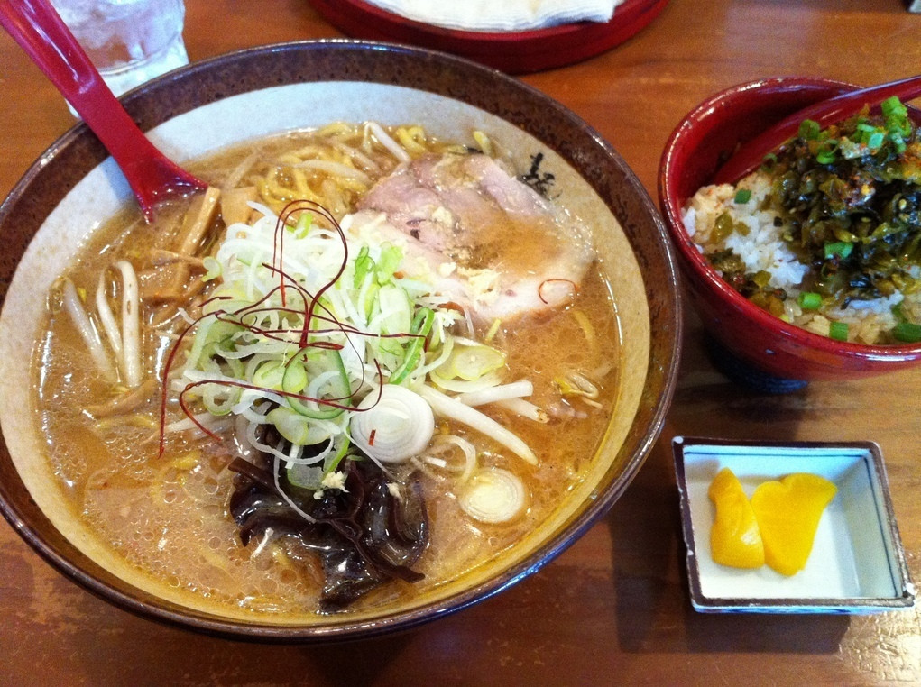 「麺屋 つくし」料理 871671 味噌ラーメン750円+辛子高菜ごはん230円