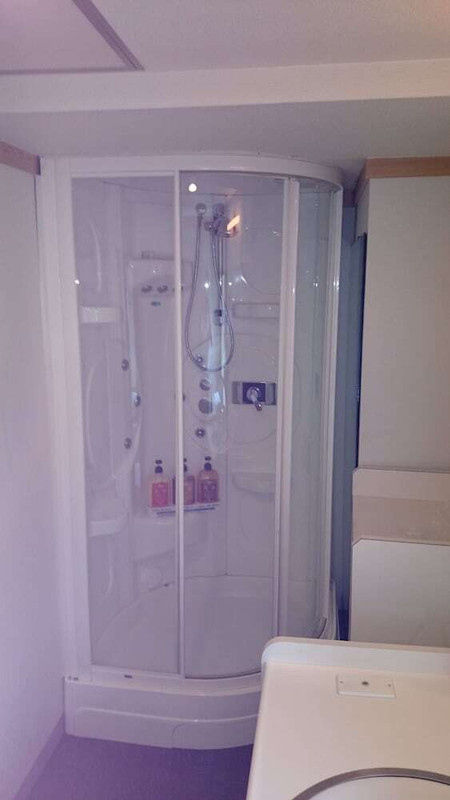 バスルームのシャワー