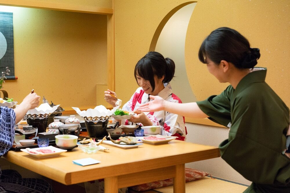 旅館のお食事処