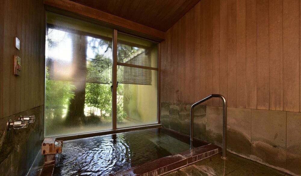 客室の温泉で
ゆったり過ごす朝 / 1