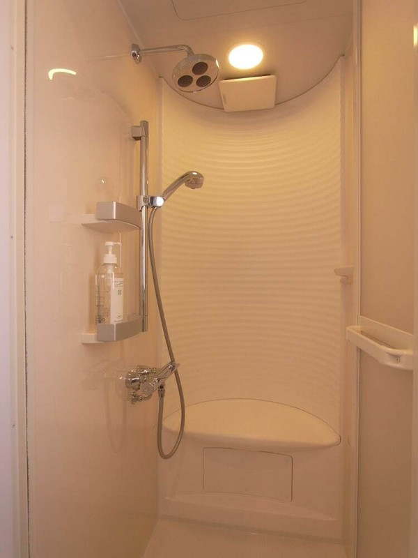 バスルームのシャワー