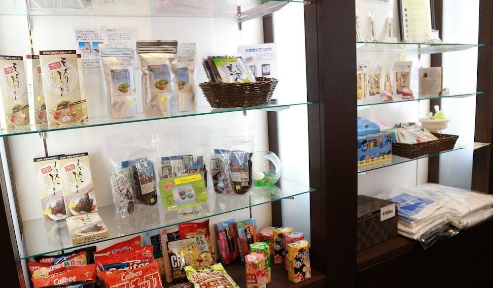 沖縄土産を購入できる「売店」 / 2