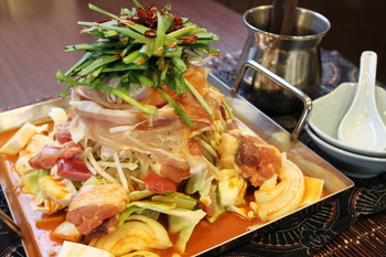 「串揚げ　かず屋」 料理 24924924 名物！ピリ辛のちりとり鍋　単品一人前 980円
