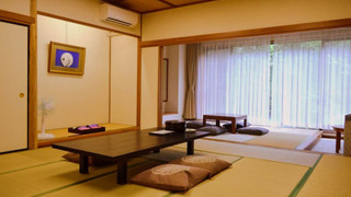 和室10畳 共用バスルーム(2名以上のご利用となります)