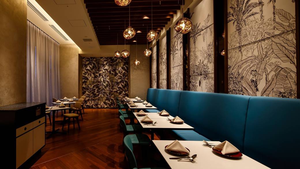 客席は鮮やかなチャイナブルー / 3