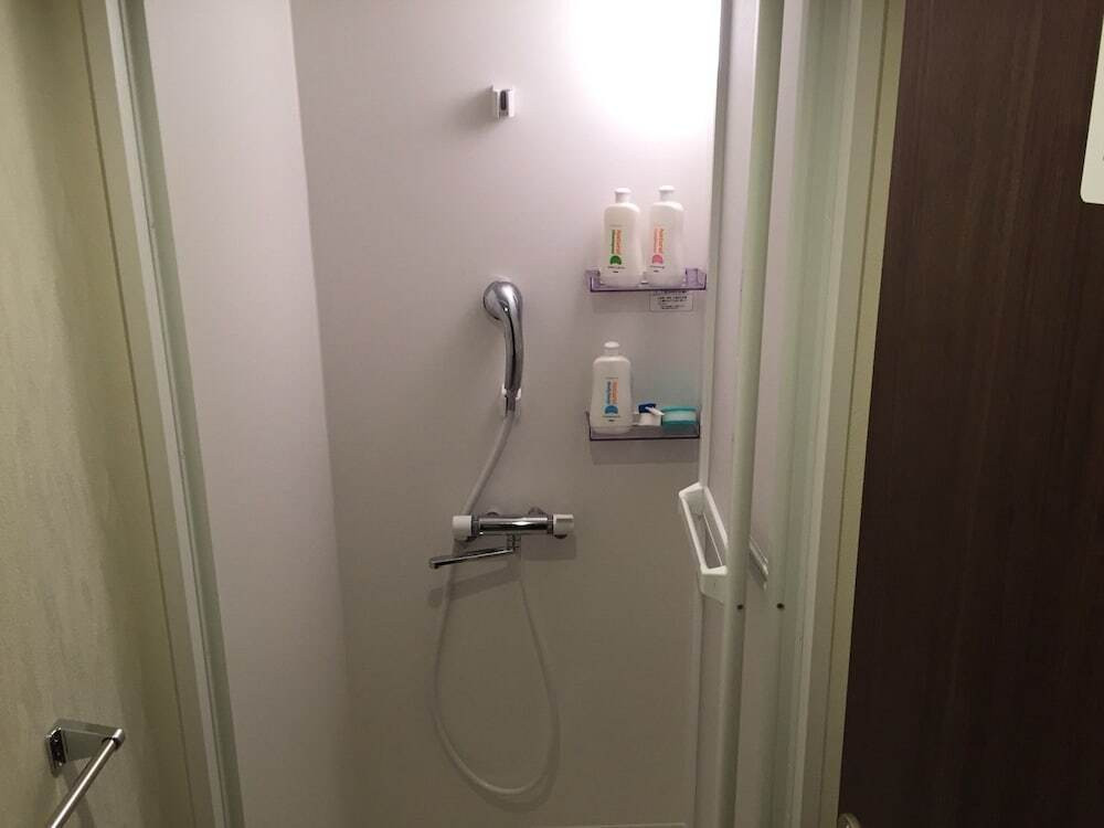 バスルームのシャワー