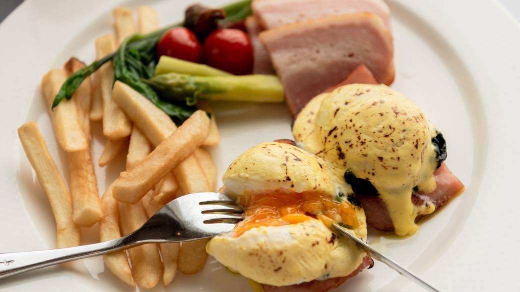 卵料理のエッグベネディクト / 2
