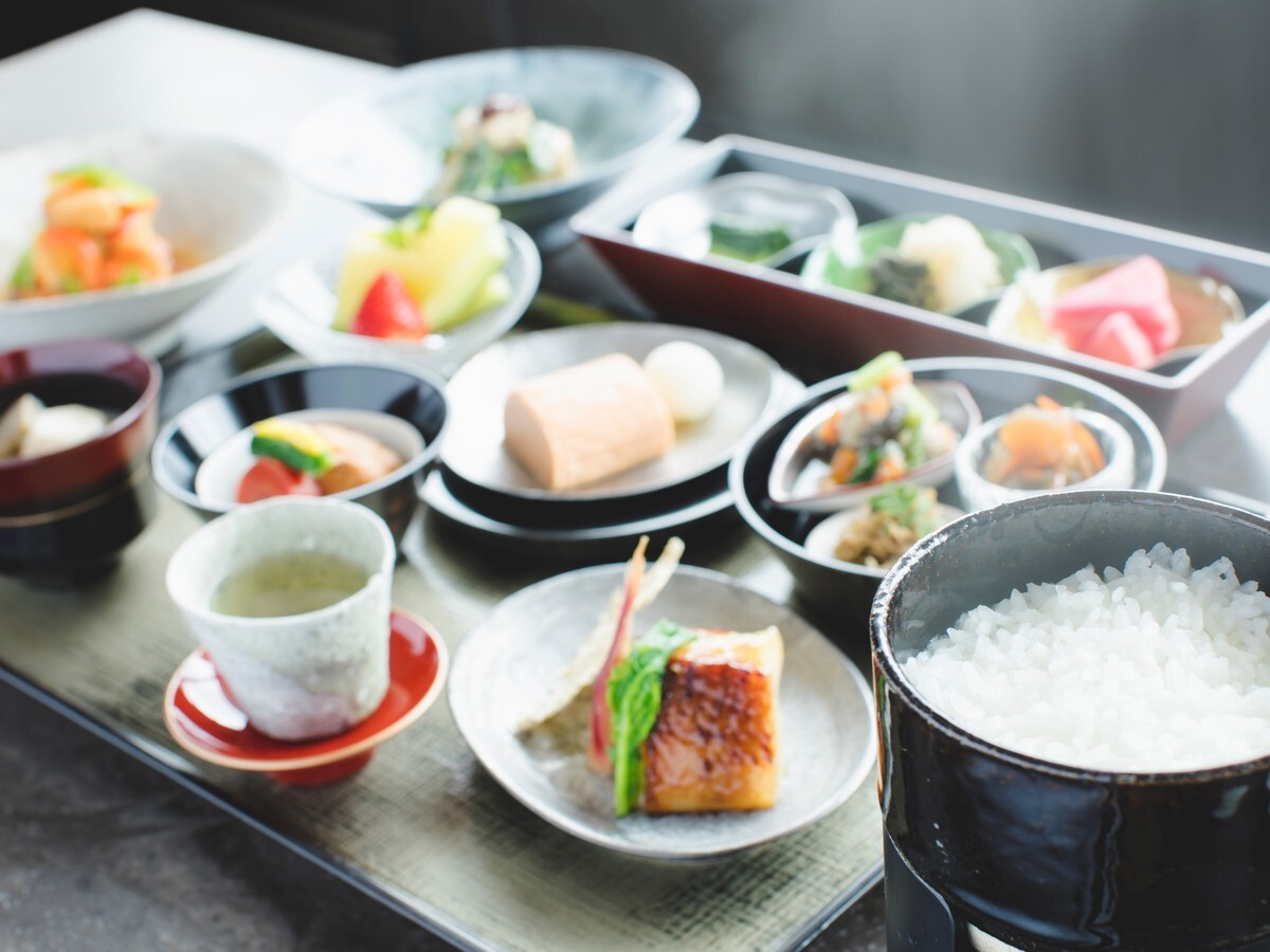 JR京都駅から徒歩約2分。ツツジとアロマの香りに癒される4260002