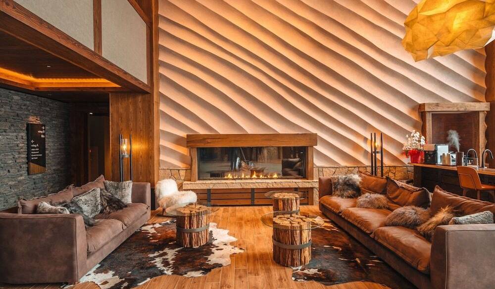 ロビーの暖炉 / 2