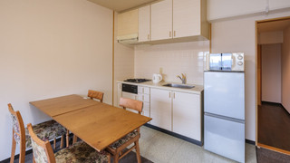 ジュニアスイートルーム　セミダブルベッド2台＆キッチン付　禁煙　清掃料金別　連泊時の清掃なし