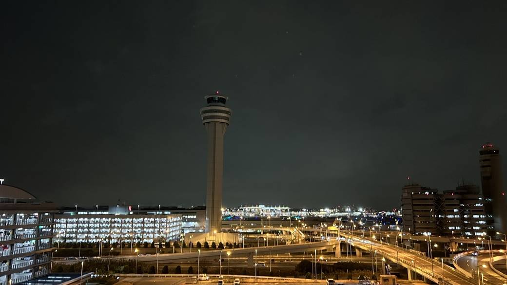 管制塔が見える客室からの景色 / 1