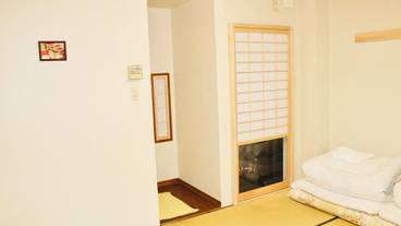 客室 / 8