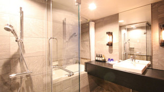 グランド ダブルルーム (ユニットタイプバスルーム、トイレ仕切り、シャワーブース)