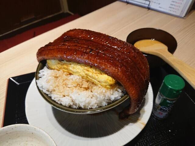 「めしと純米」のうな玉丼 / 3