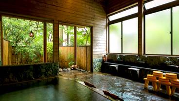 ■ Large communal bath ■ / 30