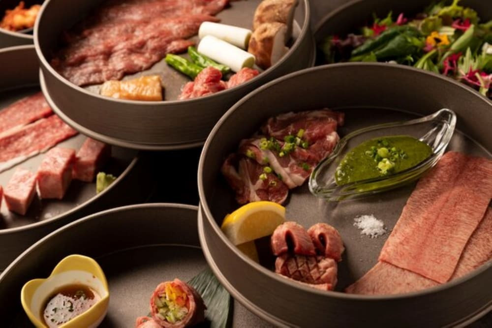 焼肉コースに舌鼓♪カプセルタイプの客室は大人の秘密基地3997908