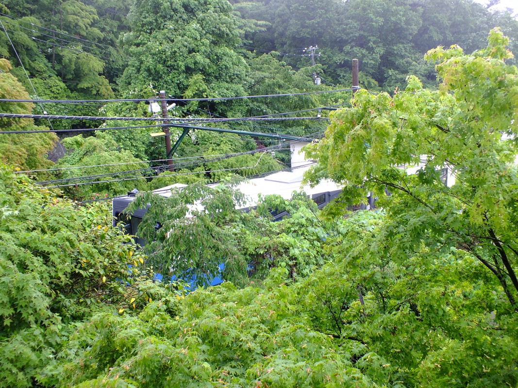 部屋からケーブルカーが見えました。